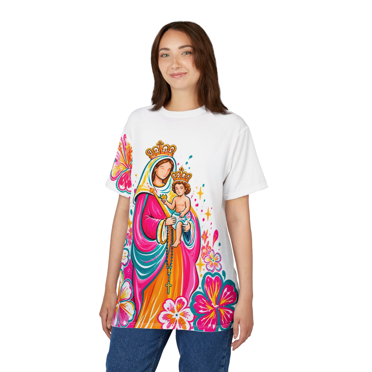 Vista frontal de franela blanca con la Virgen de Chiquinquirá y el Niño Jesús entre flores multicolores.